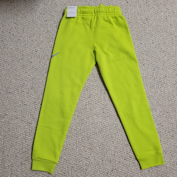 BNWT Nike Boys Nike Sportswear Club Fleece Pant Atomic Green/Chlorophyll XS - Picture 4 of 8